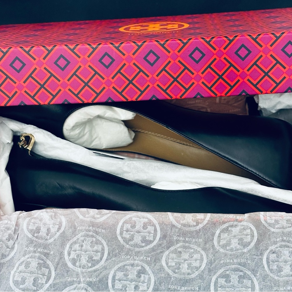 Tory Burch Elizabeth 40MM Pumps Black Baby Calf Leather Preowned In Box Sz 8 - Picture 8 of 10
